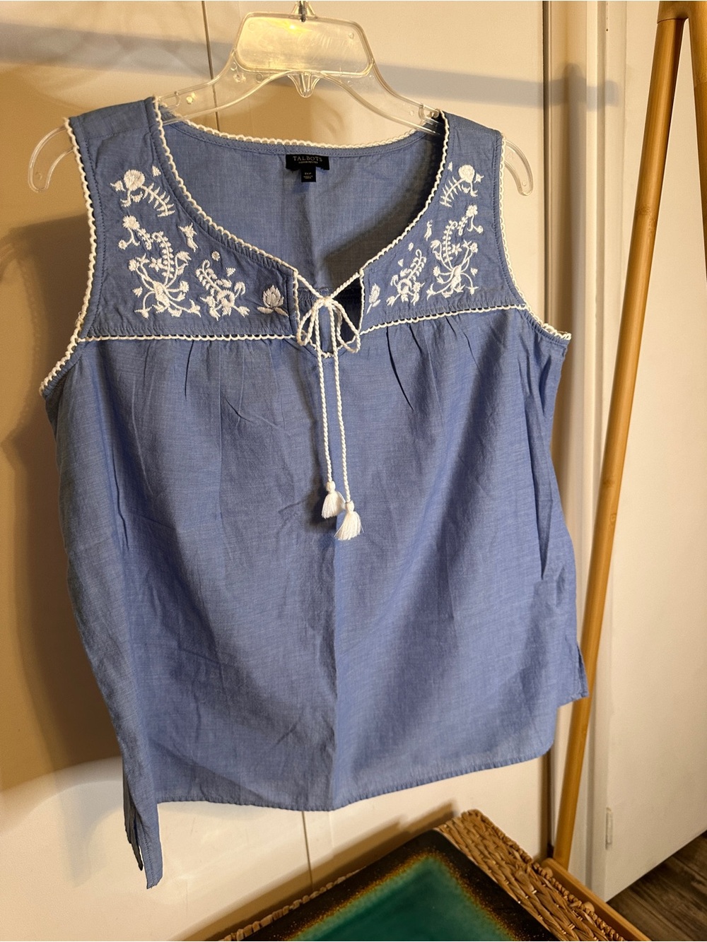 Talbots Light Blue Sleeveless Embroidered Tie-Front Tank xlp‎